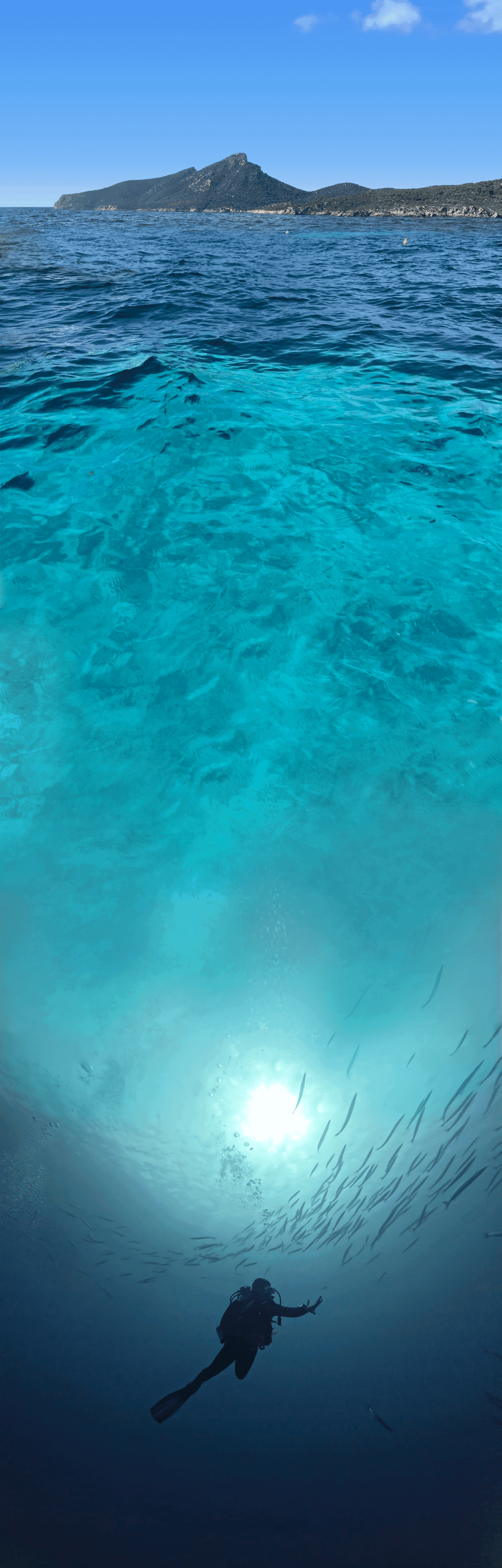 Taucher unter Wasser im Mittelmeer bei Mallorca